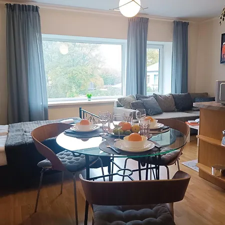 Homey Nest In Midtown Center, Up To 4 Guests, Steps From The Park, Free Parking *