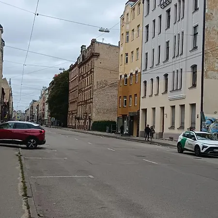 Homey Nest In Midtown Center, Up To 4 Guests, Steps From The Park, Free Parking *