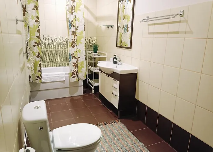 Homey Nest In Midtown Center, Up To 4 Guests, Steps From The Park, Free Parking Апартаменты *