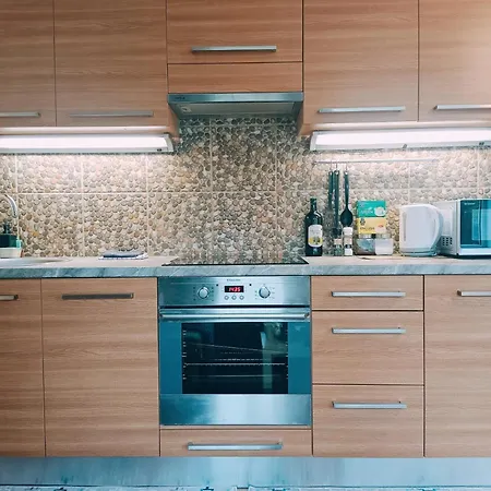 Homey Nest In Midtown Center, Up To 4 Guests, Steps From The Park, Free Parking Riga